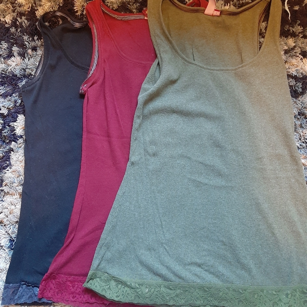 Bundle of three ribbed tank tops
